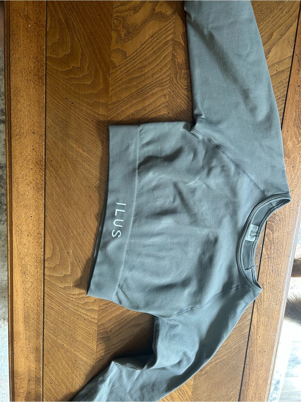 Ilus Label Sage Green Long-Sleeve Seamless Seamluxe Crop Top size Medium